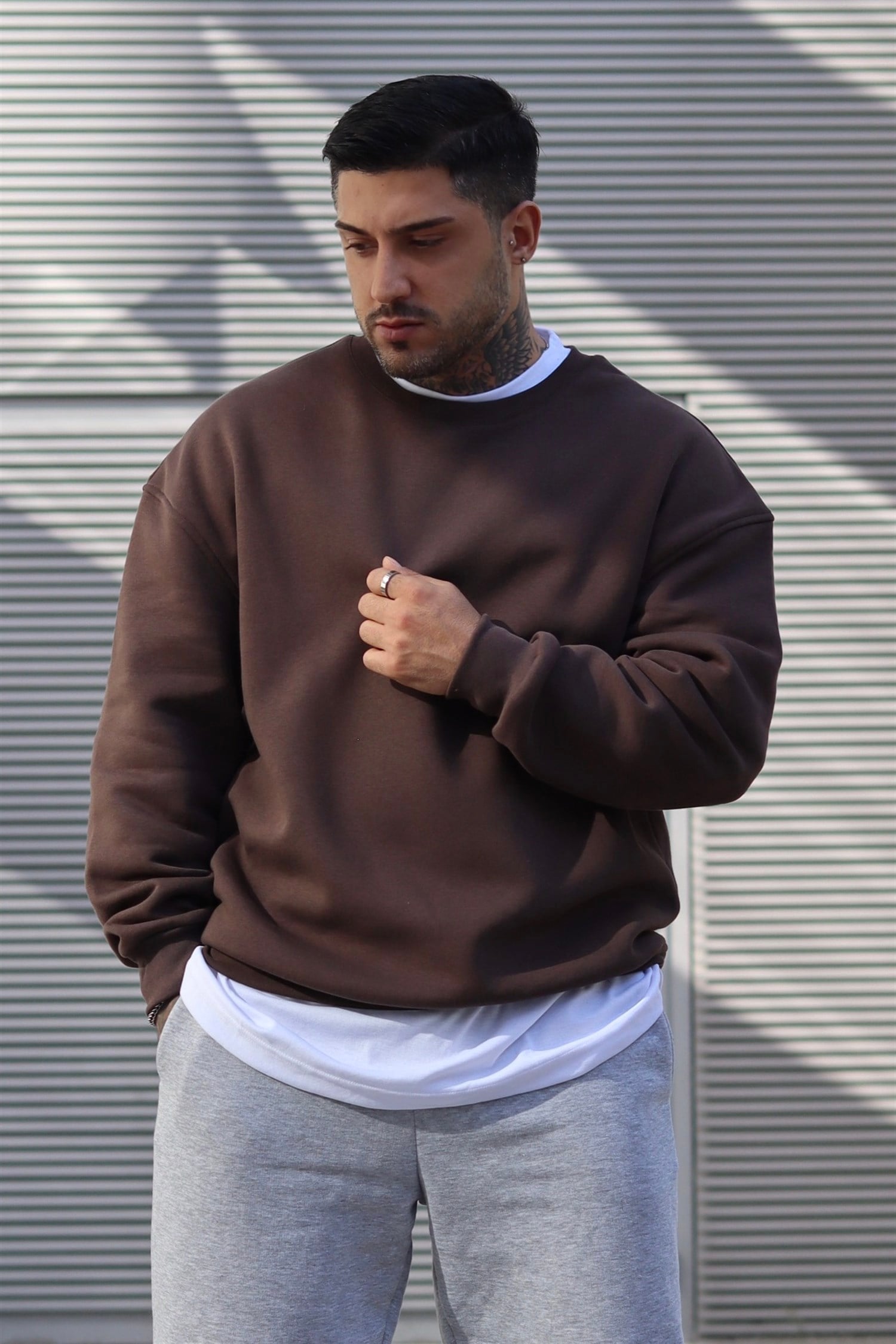 Oversize brown basic sweatshirt