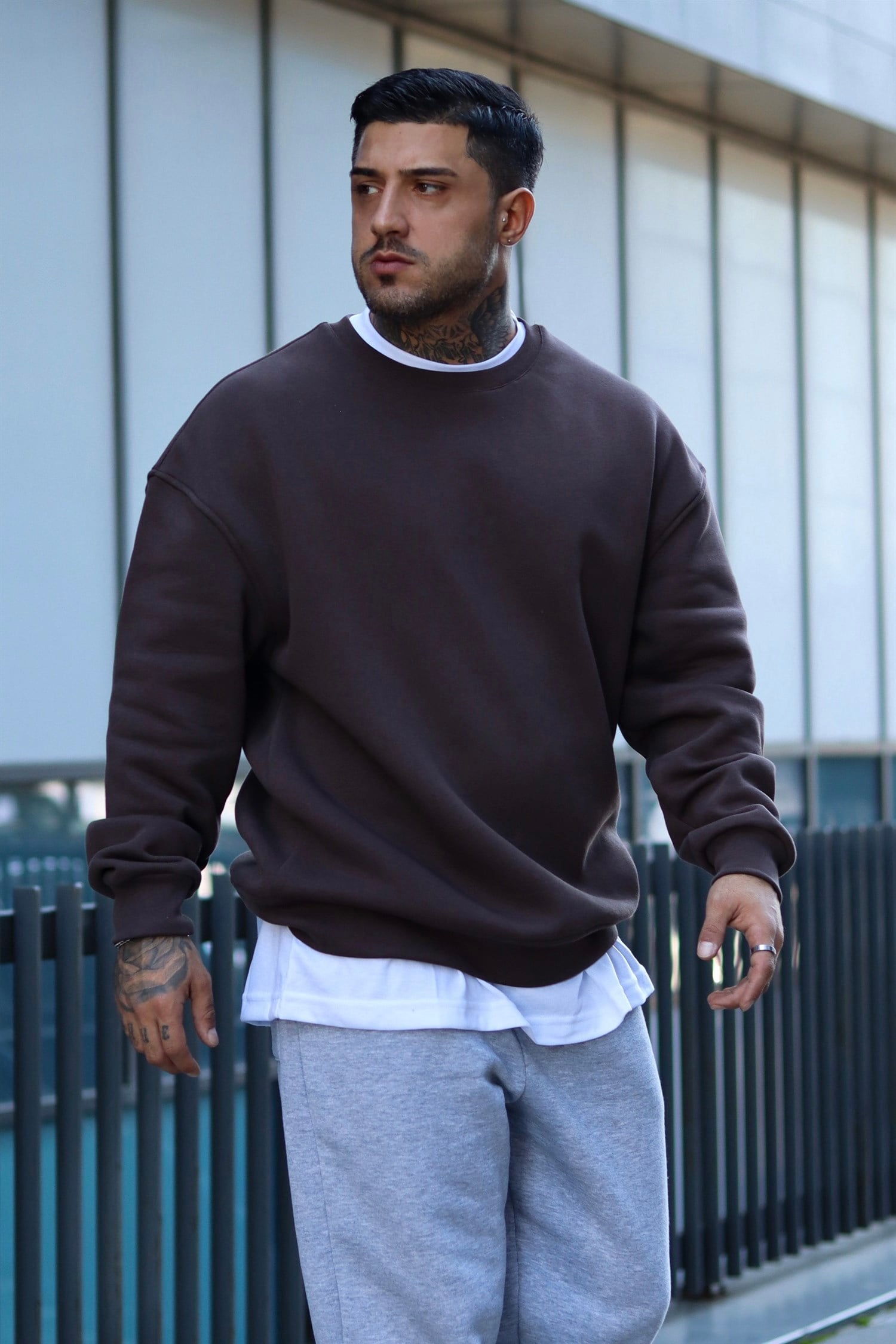 Oversize brown basic sweatshirt