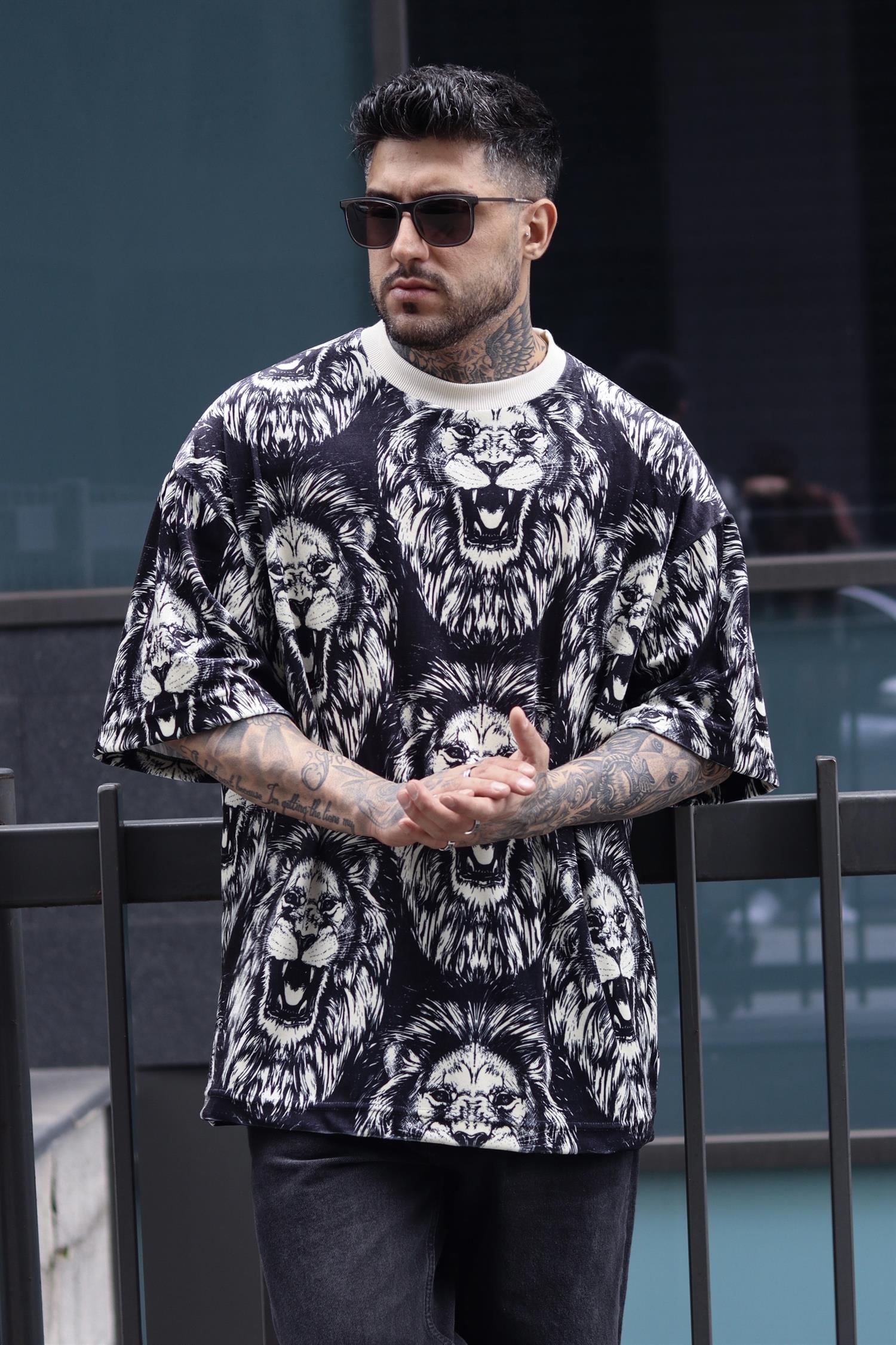 Oversize lion tshirt