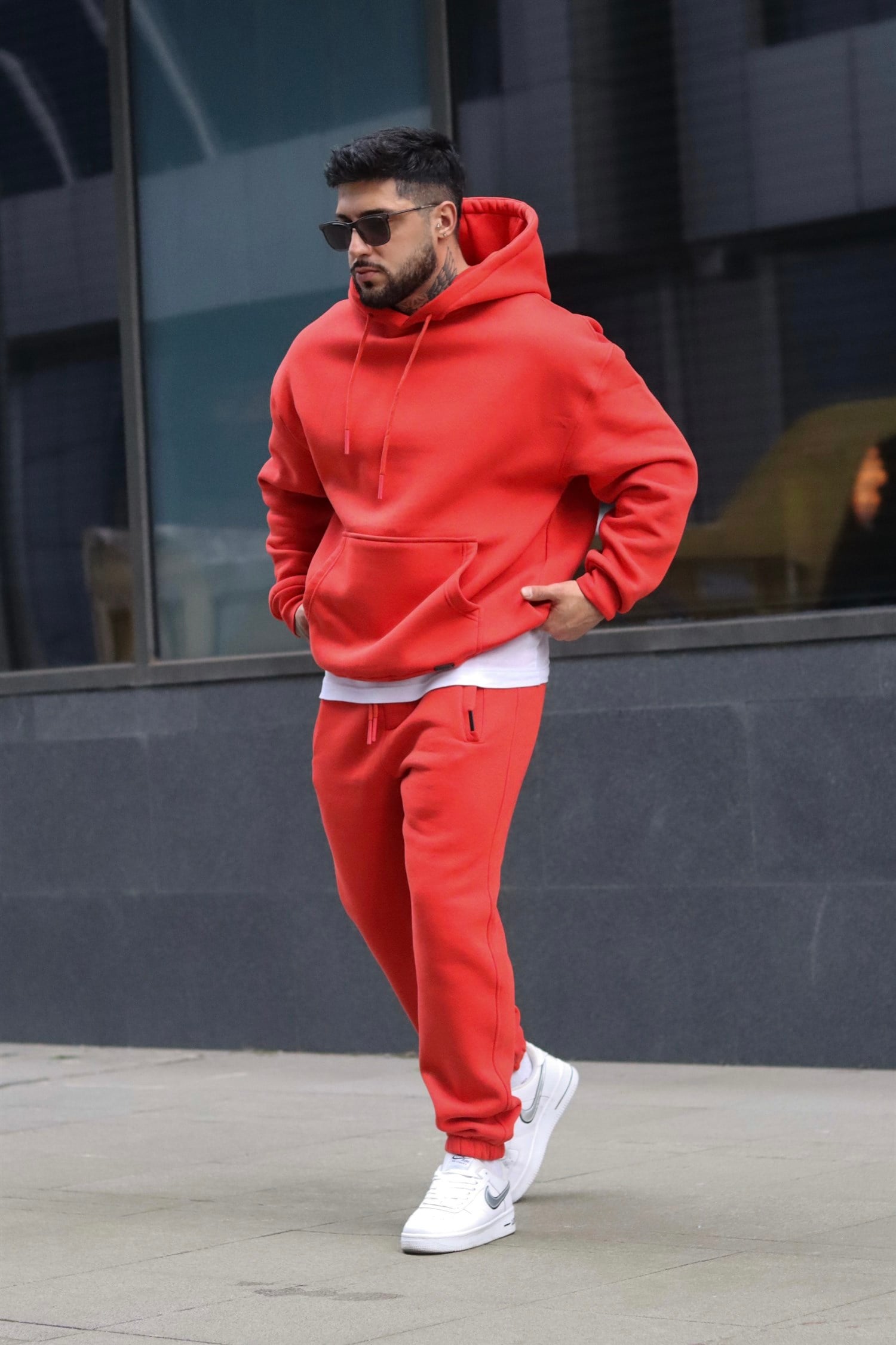 Oversize red tracksuit