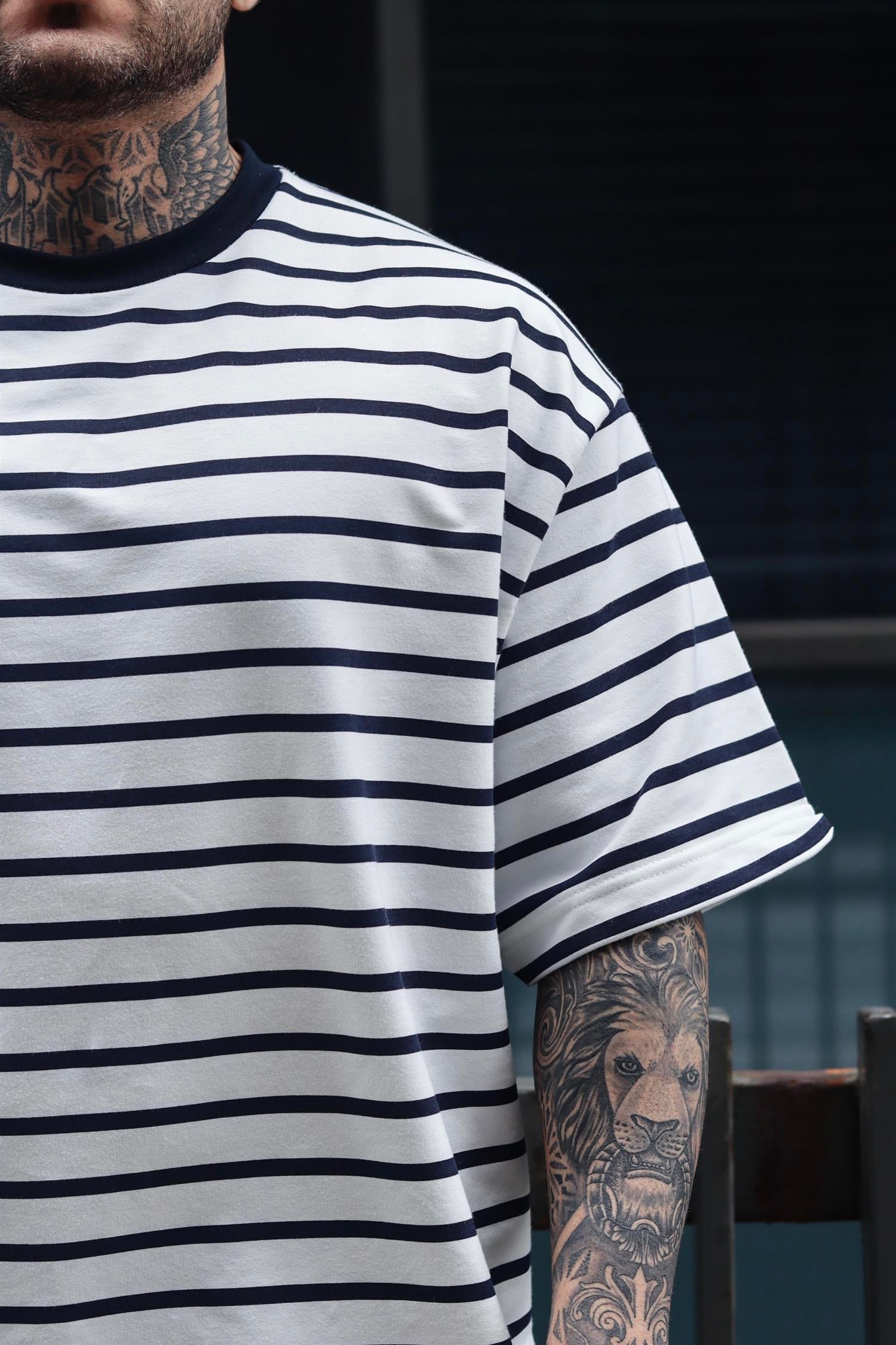Oversize siyah çizgili tshirt