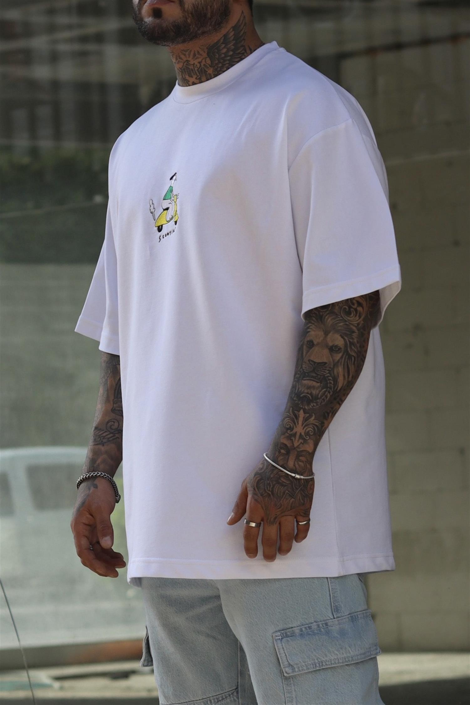 Scootin oversize beyaz tshirt