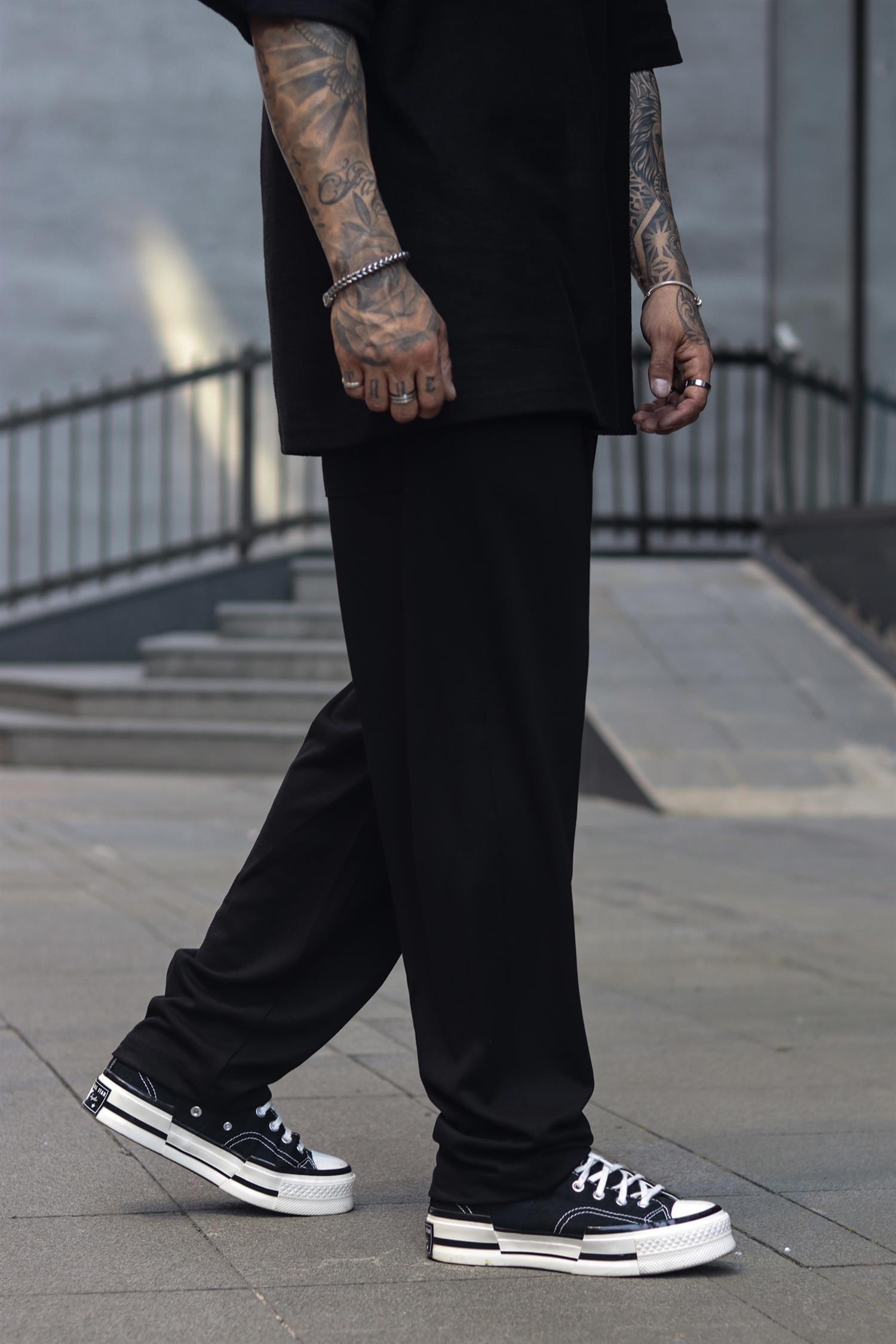 Siyah pileli pantolon