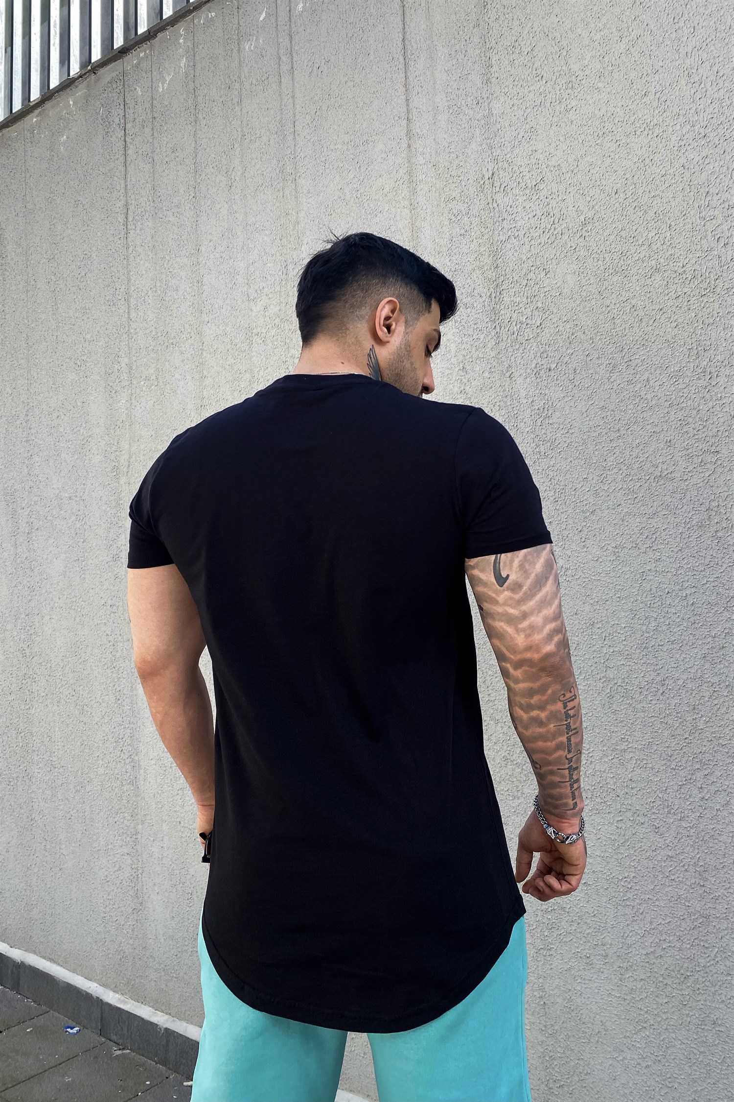 slim fit oval kesim siyah basic t-shirt