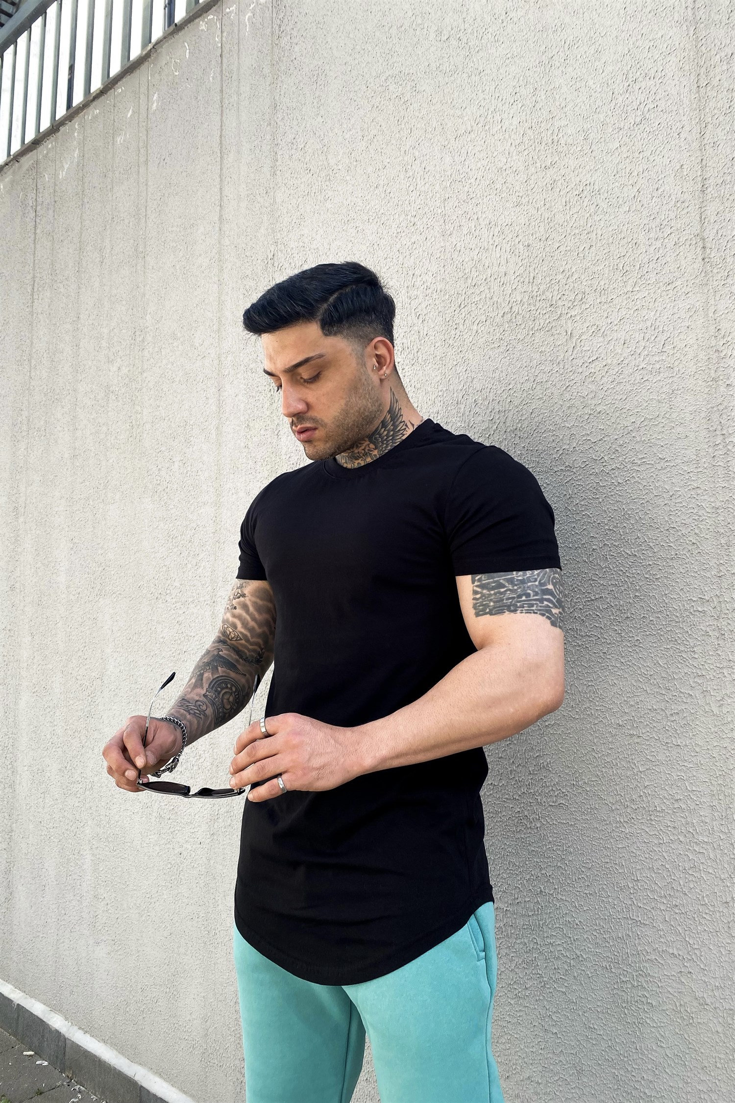 slim fit oval kesim siyah basic t-shirt