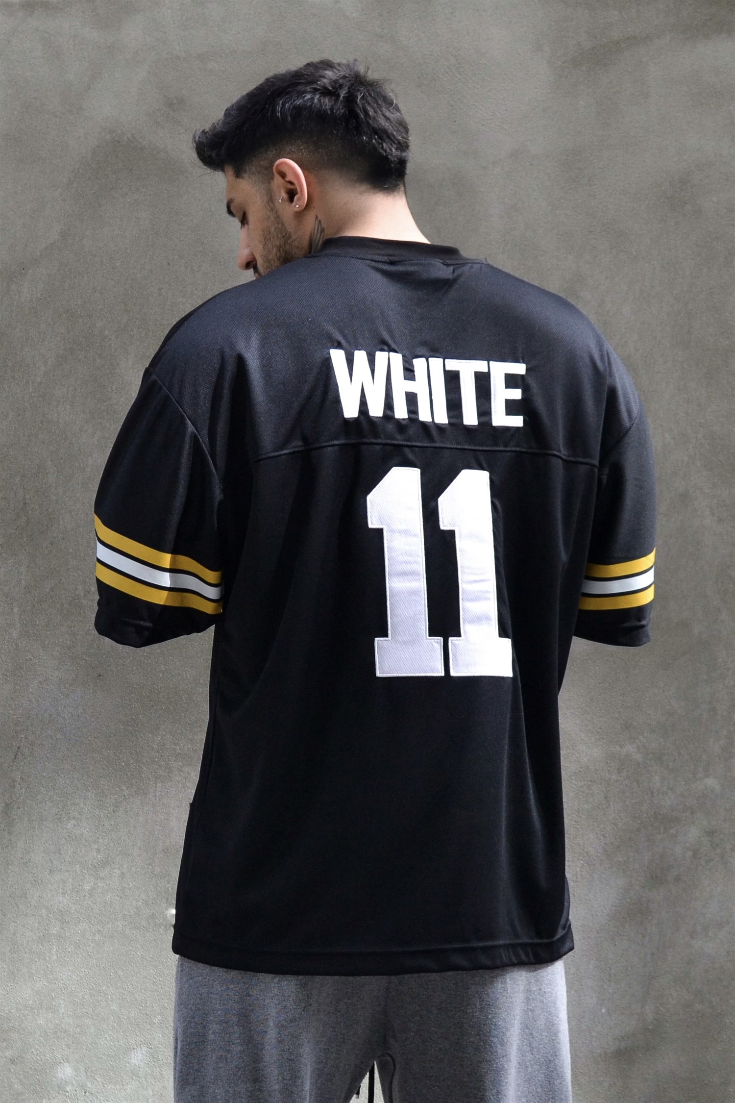 white eleven süper oversize siyah forma