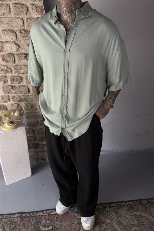 Açık yeşil oversize kısa kollu gömlek