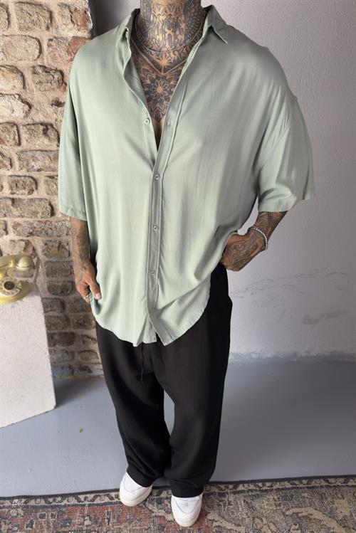 Açık yeşil oversize kısa kollu gömlek