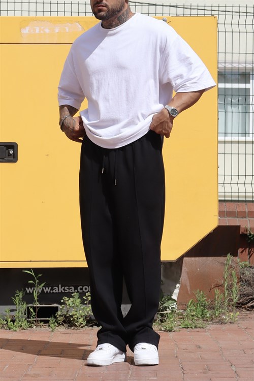 Baggy black sweatpant