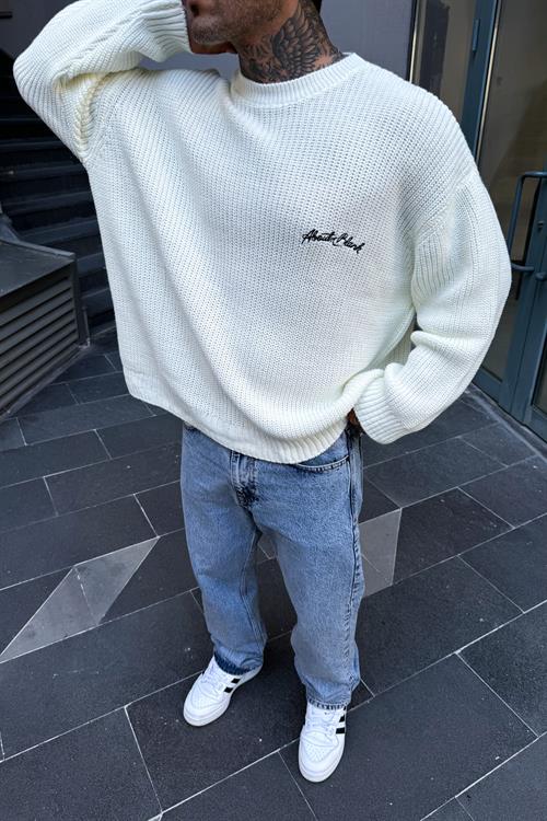 Beyaz örme oversize kazak