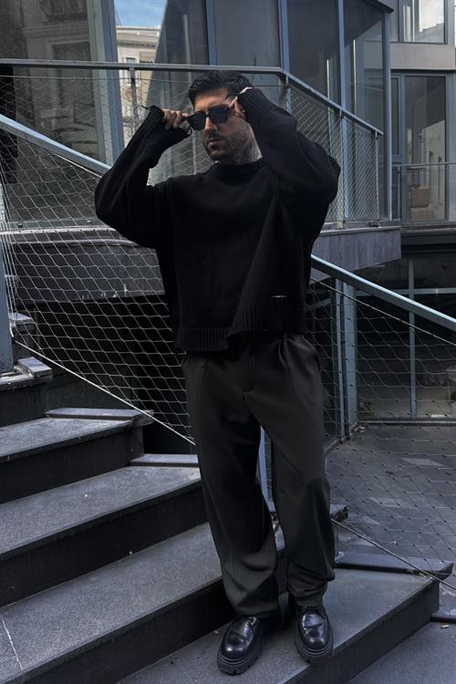 Distressed black oversize sweater 