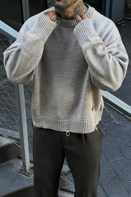 Distressed oversize sweater 