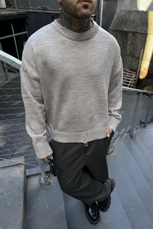 Distressed oversize sweater 