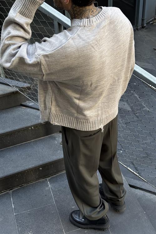 Distressed oversize sweater 