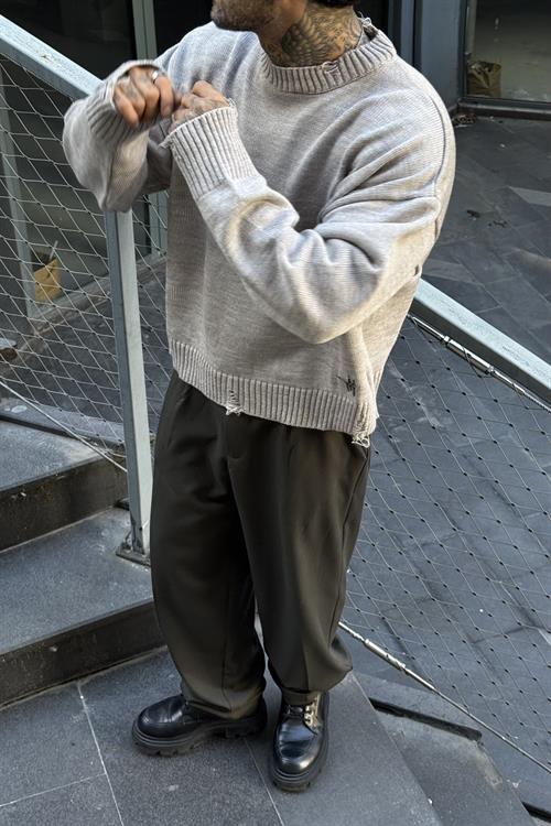 Distressed oversize sweater 