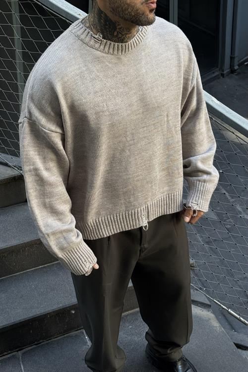 Distressed oversize sweater 