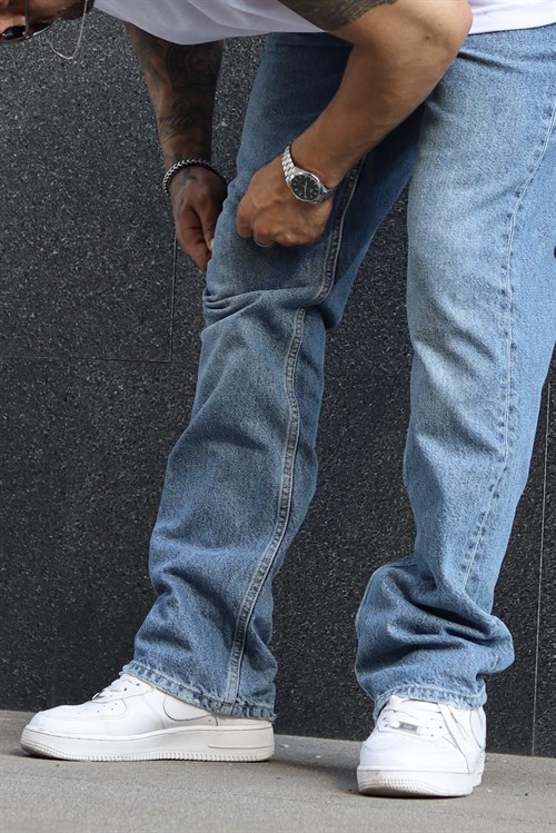 Mavi eskitme boru paça pantolon