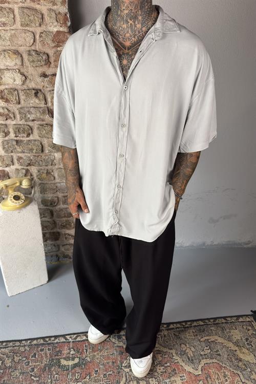 Oversize açık gri kısa kollu gömlek