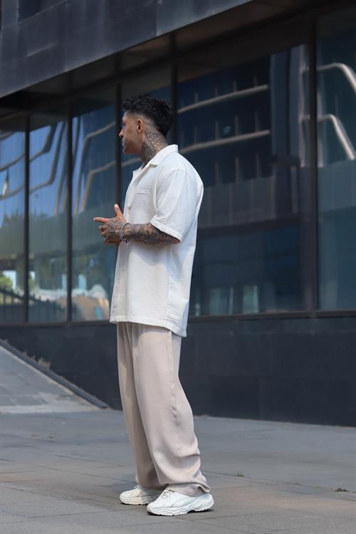 Oversize beyaz gömlek kabartma baskılı