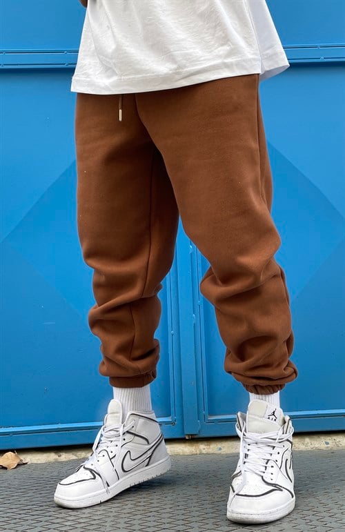 Oversize brown sweatpants