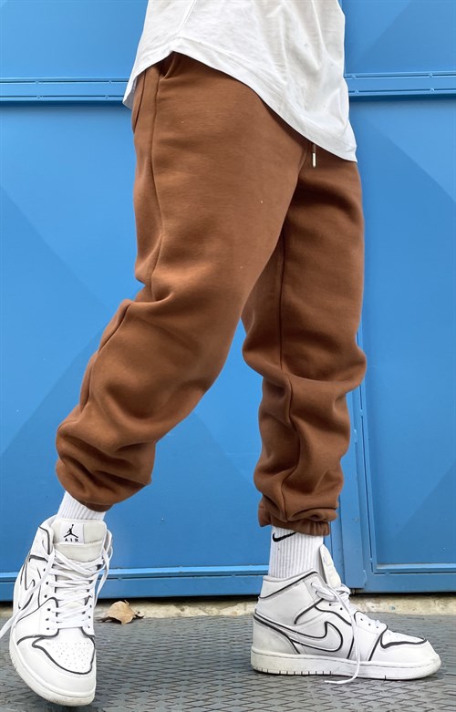 Oversize brown sweatpants