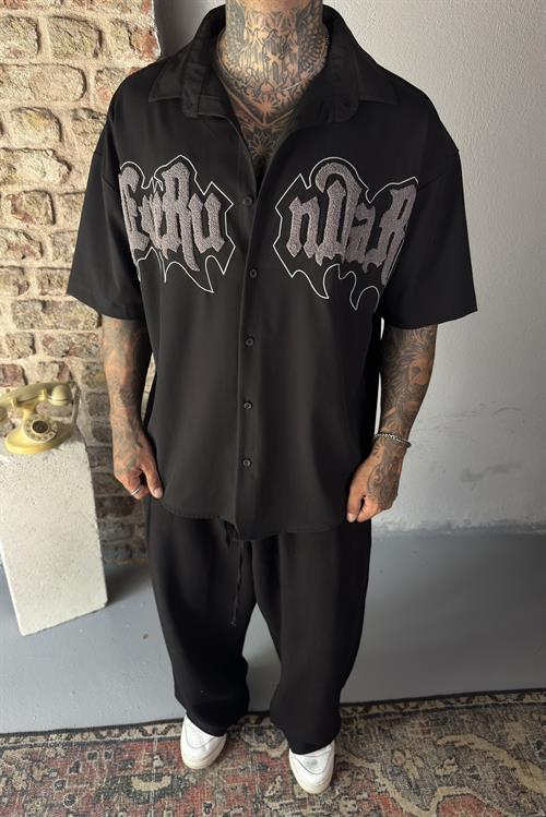 Oversize siyah nakış detaylı gömlek
