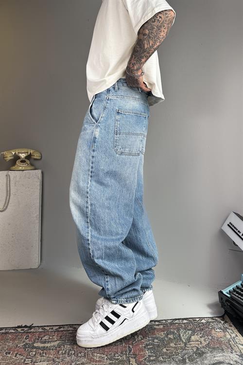 Phantom fit jeans