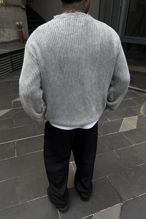 Yıkmalı gri oversize kazak