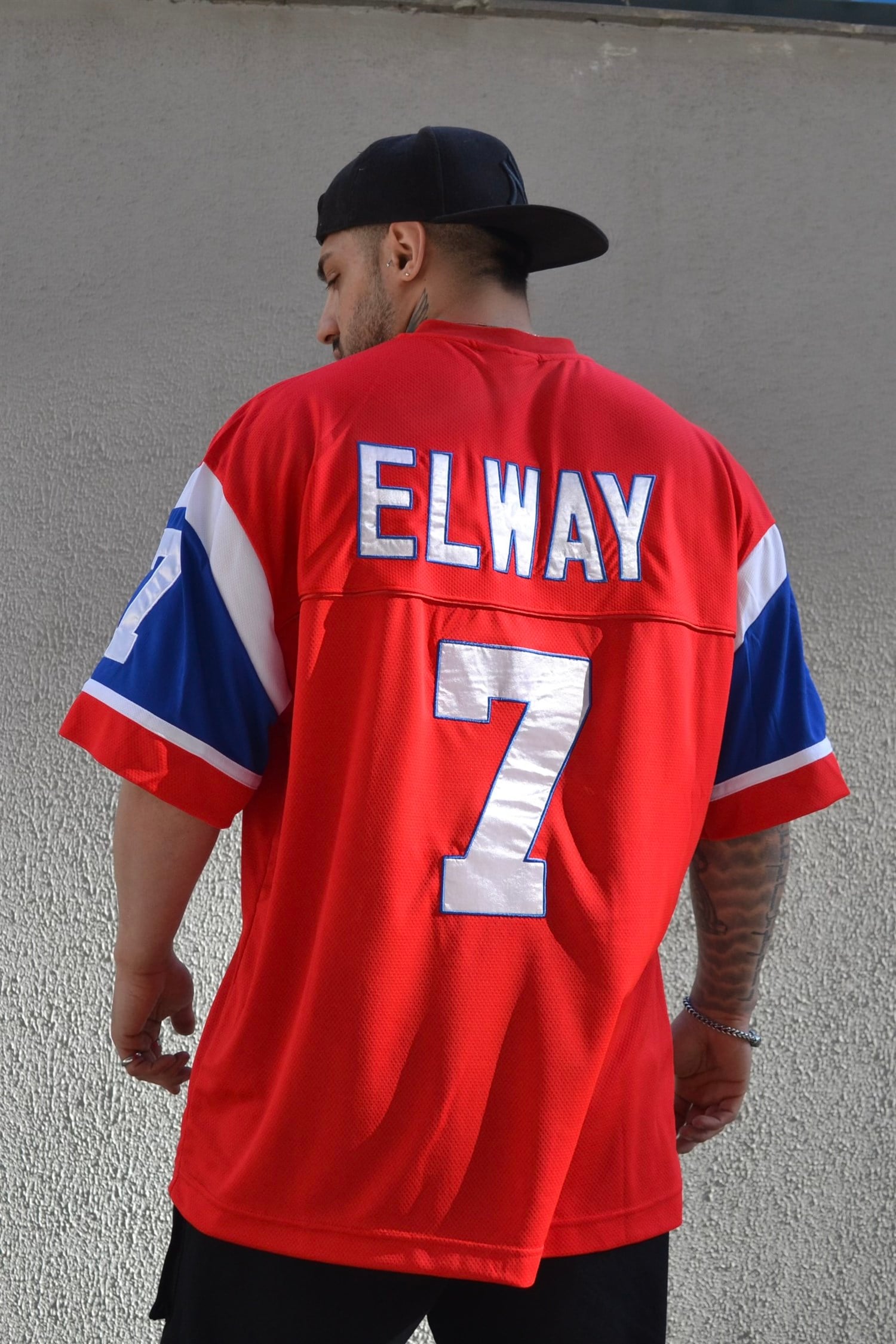 Elway seven red oversize forma