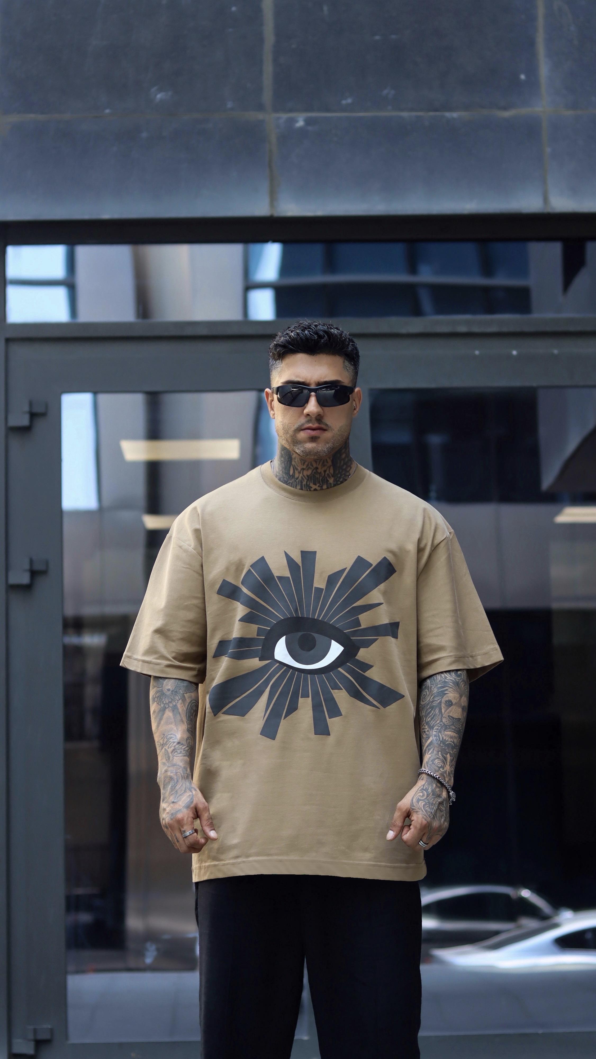 One eye oversize tshirt