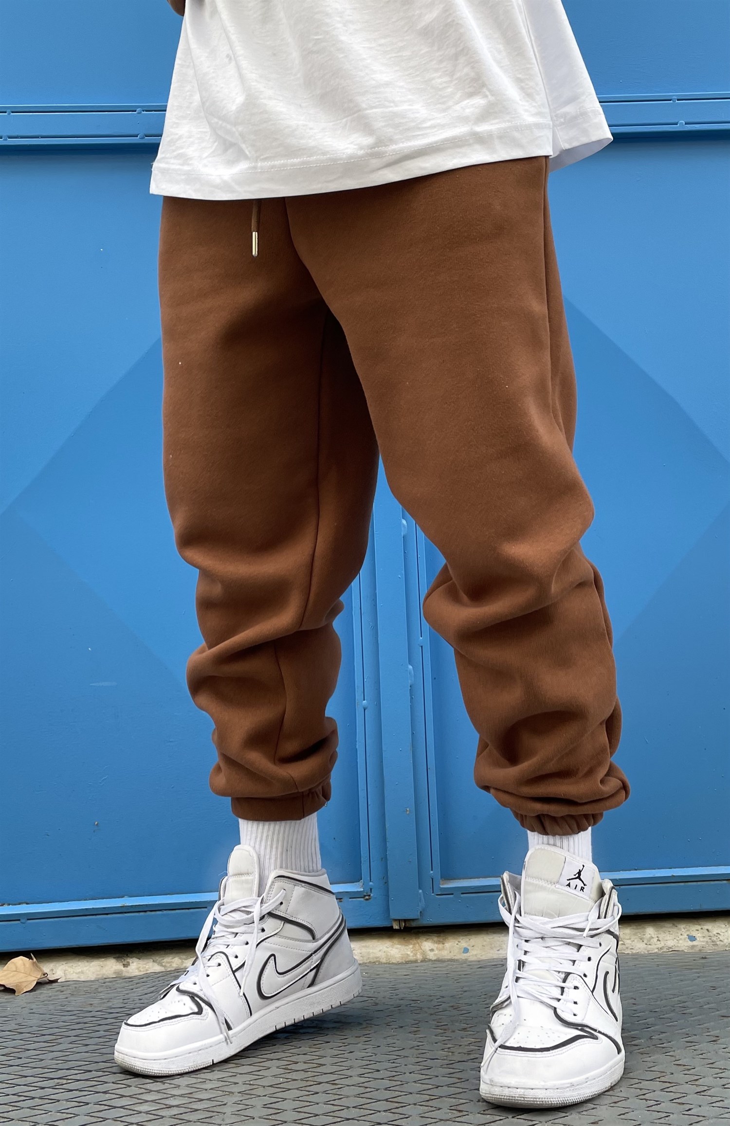 Oversize brown sweatpants