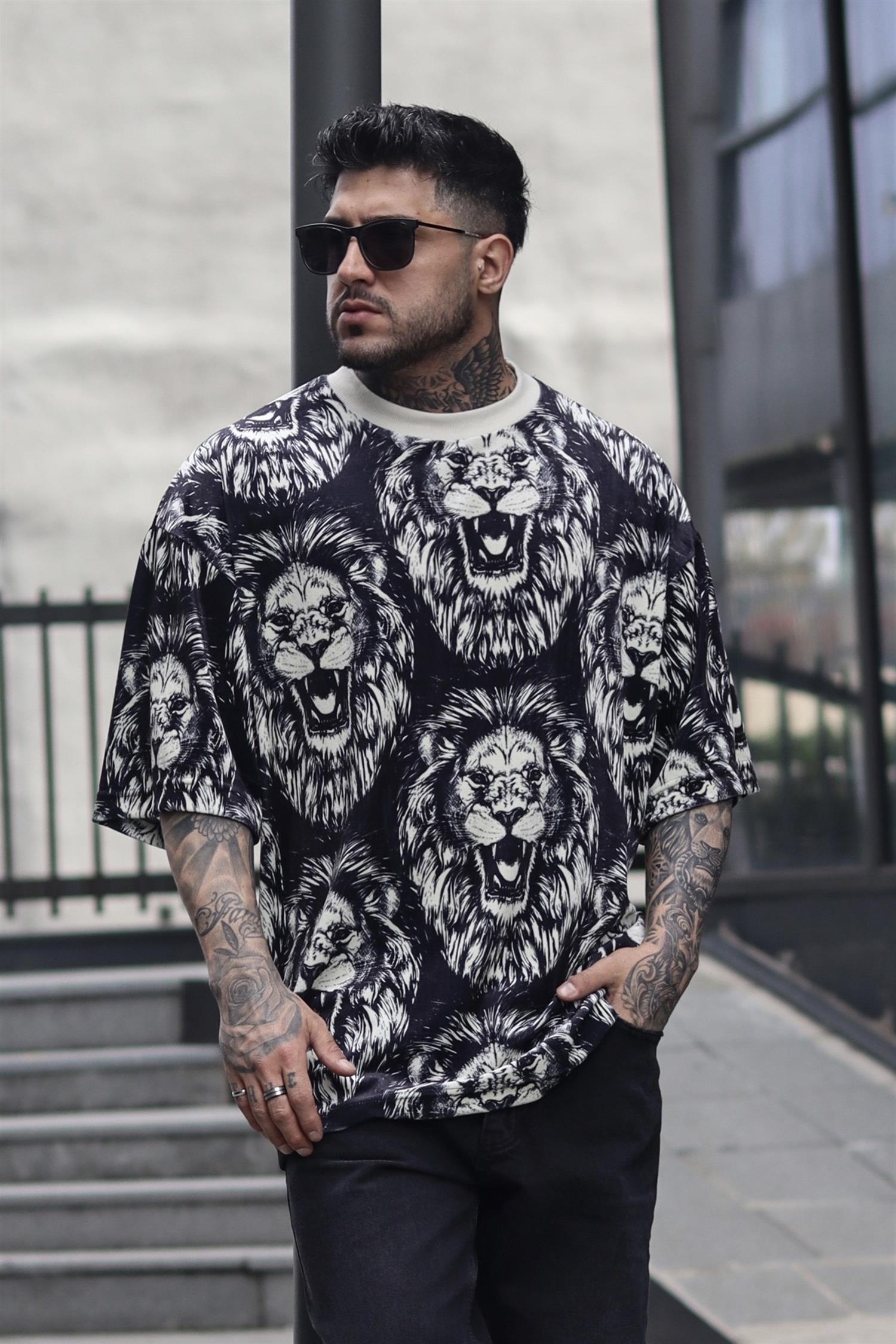Oversize lion tshirt