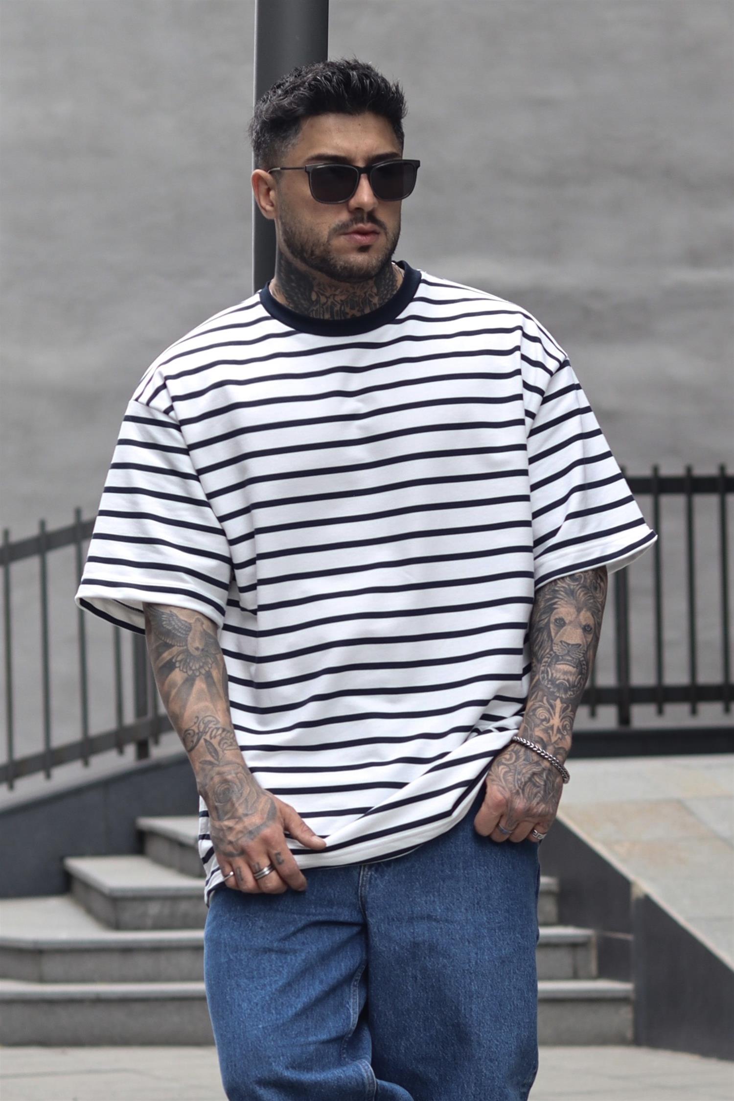 Oversize siyah çizgili tshirt