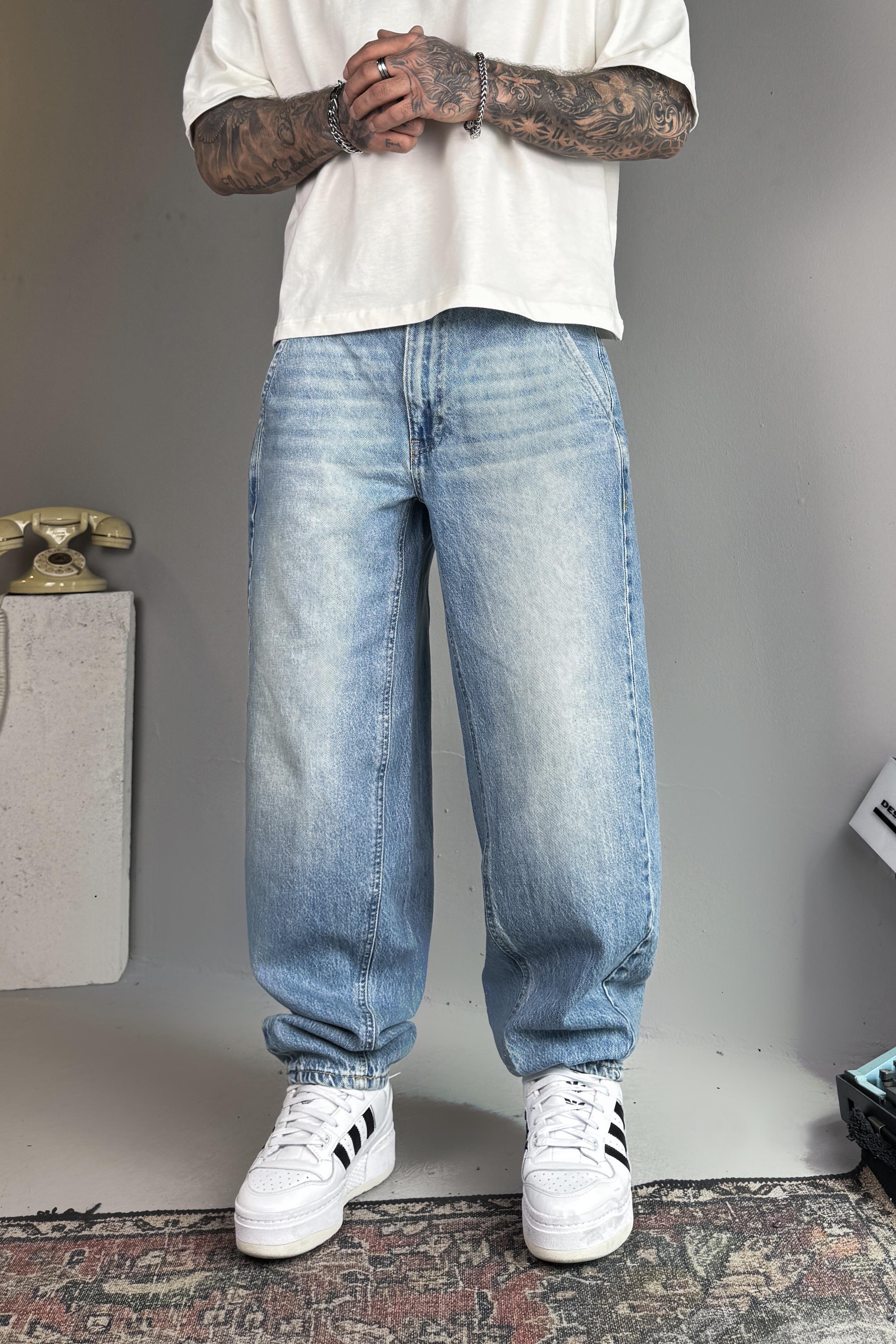 Phantom fit jeans