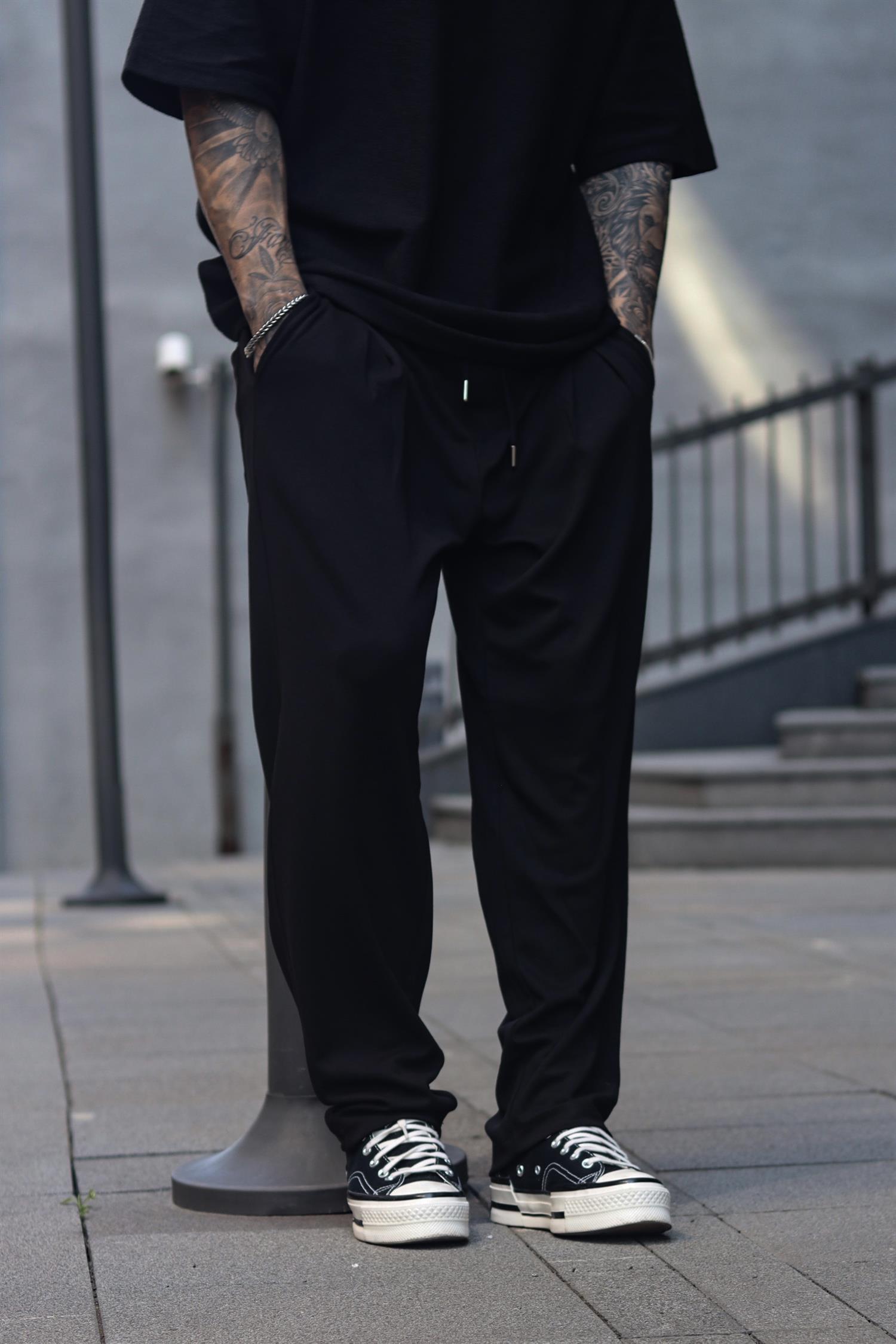 Siyah pileli pantolon