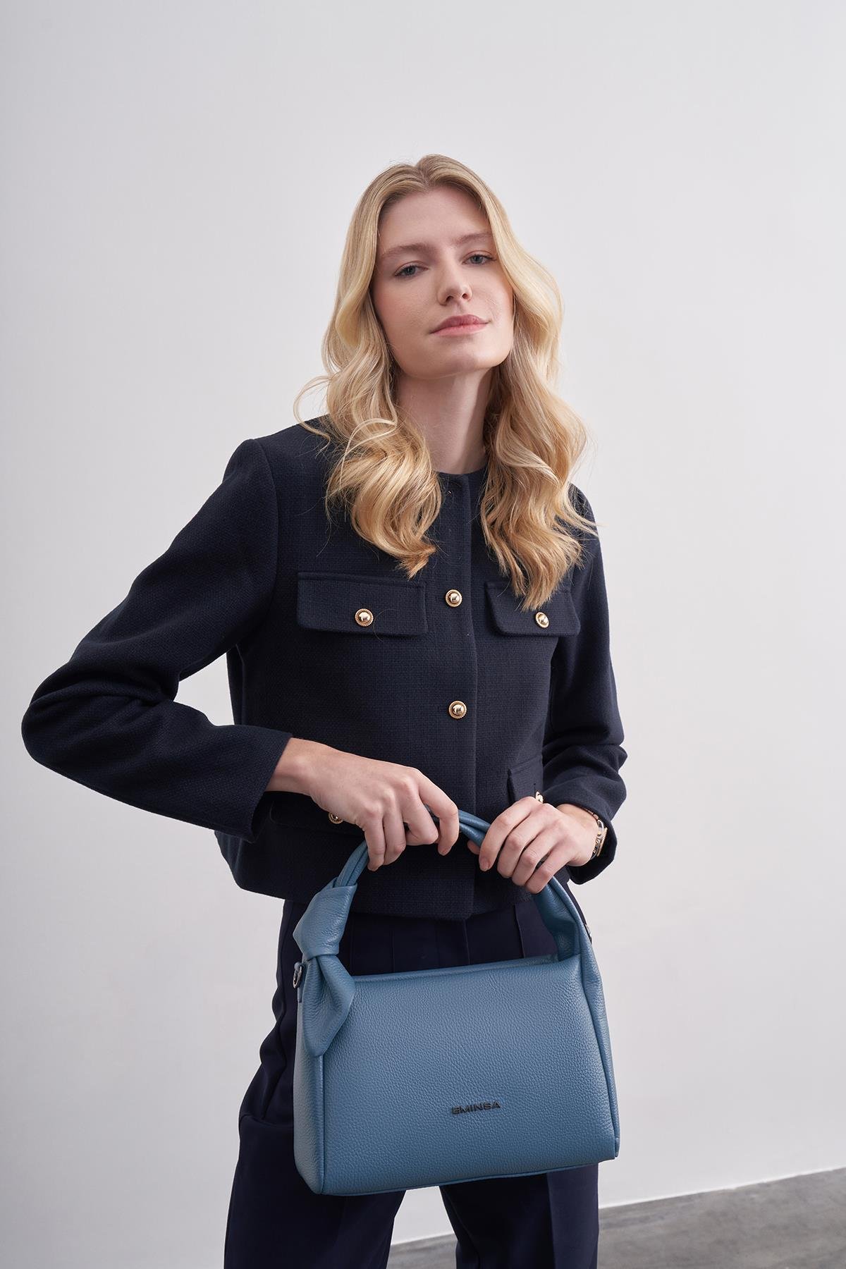 Mavi Hakiki Deri Bağlama Detaylı Kadın Kol Çantası