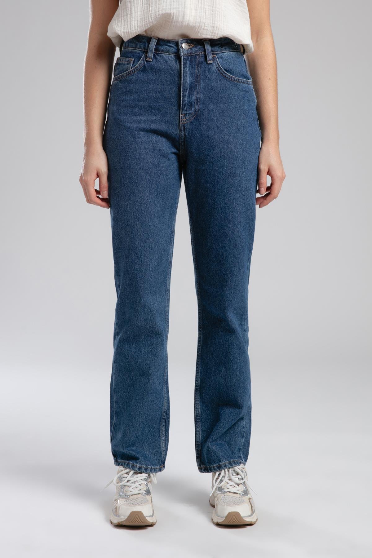 Clara Normal Bel Normal Kesim Düz Paça Mavi Kadın Jean Pantolon