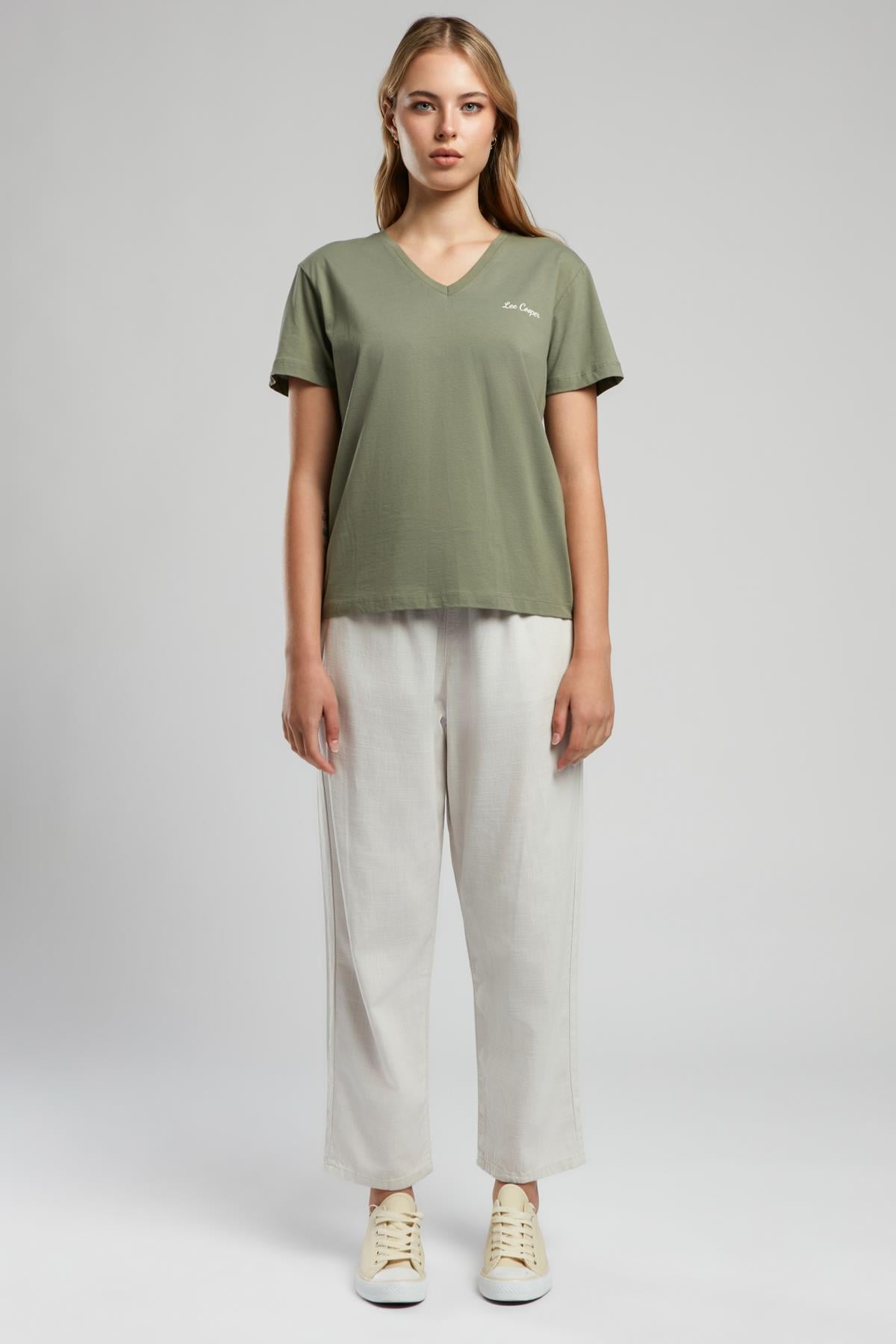 Sade Kadın V Yaka T-Shirt