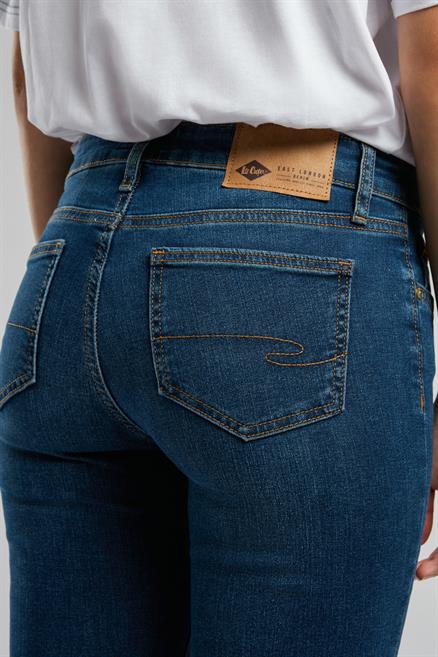 Susie Yüksek Bel Normal Kesim Düz Paça Mavi Kadın Jean Pantolon