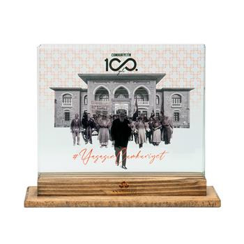 100. Yıl Anısına Kırmızı Fonlu 3 Boyutlu Dekoratif Cam Obje