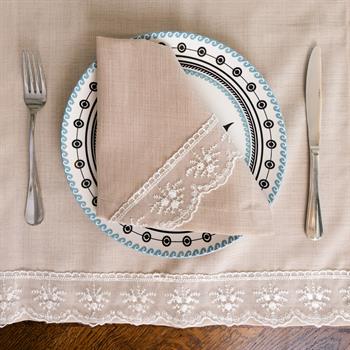 Lale Fransız Dantelli Kumaş Runner