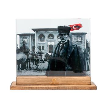 Atatürk ve Cumhuriyet 3 Boyutlu Dekoratif Cam Obje