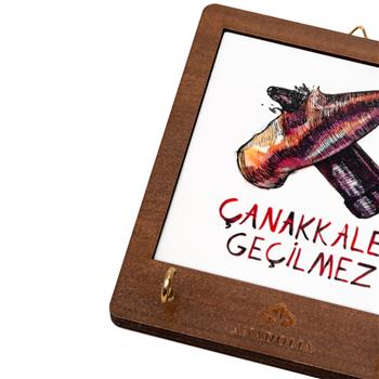 Çarpışan Kurşunlar Ahşap Kutulu Seramik Dekoratif Askılık