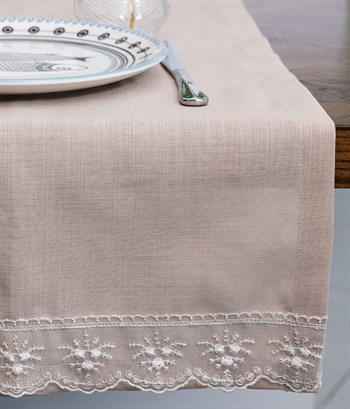 Çiçek Dantelli Runner