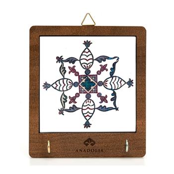 Kalemişi Ahşap Kutulu Kare Motif Seramik Dekoratif Askılık