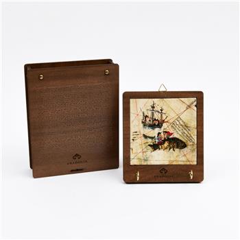 Piri Reis Serisi Ahşap Kutulu Balık Detay Seramik Dekoratif Askılık