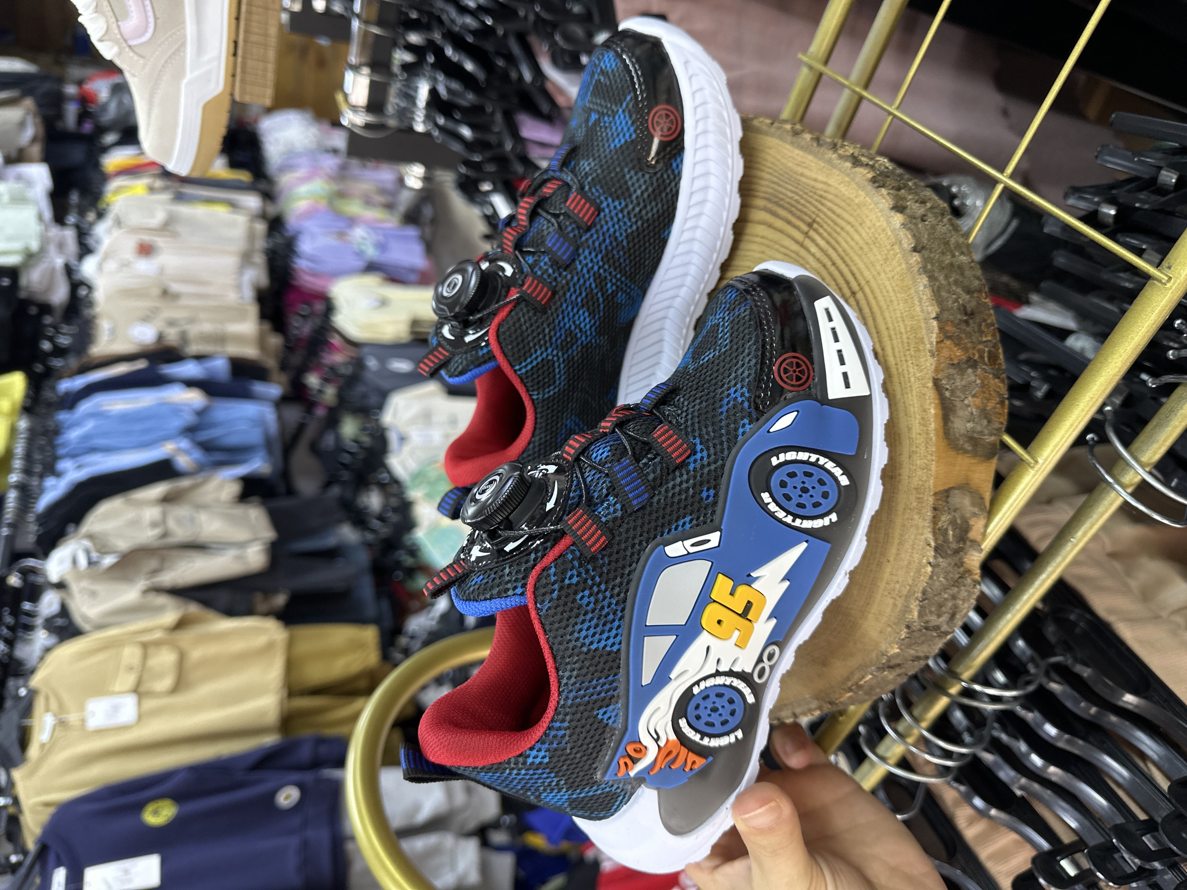 MAVİ SİYAH  ARABALI HAFİF TABAN DÜĞME MEKANİZMALI SNEAKER
