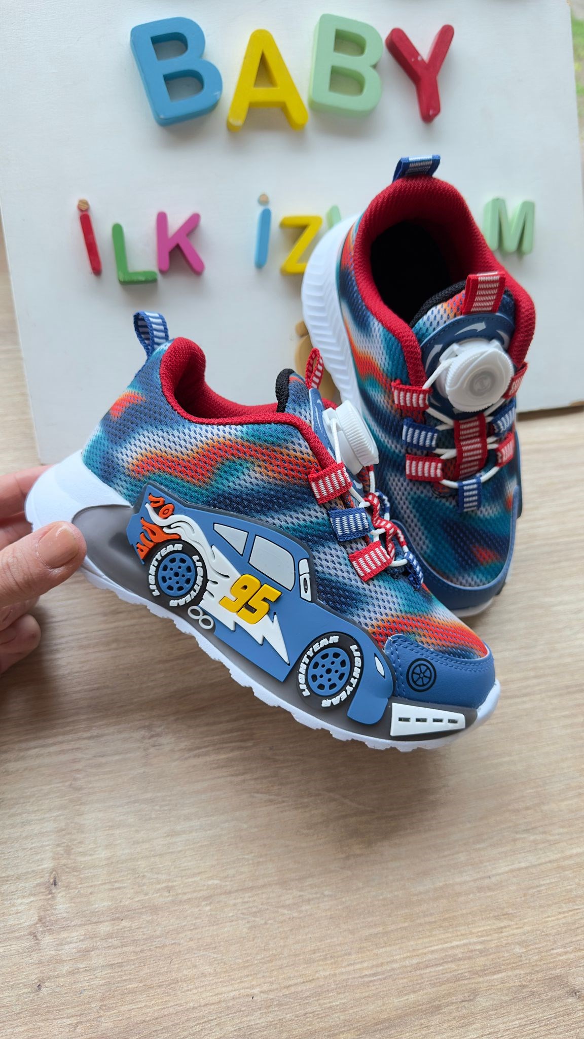 MAVİ ARABALI HAFİF TABAN DÜĞME MEKANİZMALI SNEAKER