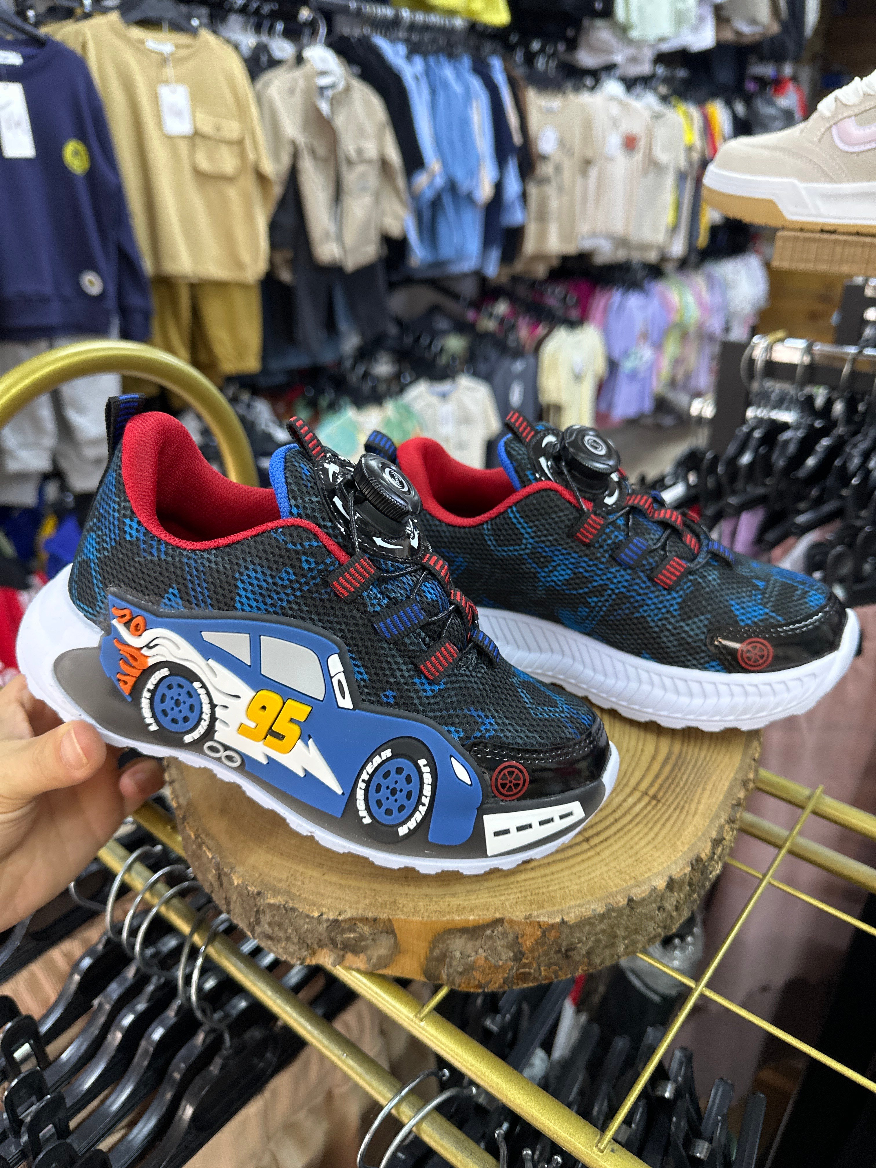 MAVİ SİYAH  ARABALI HAFİF TABAN DÜĞME MEKANİZMALI SNEAKER