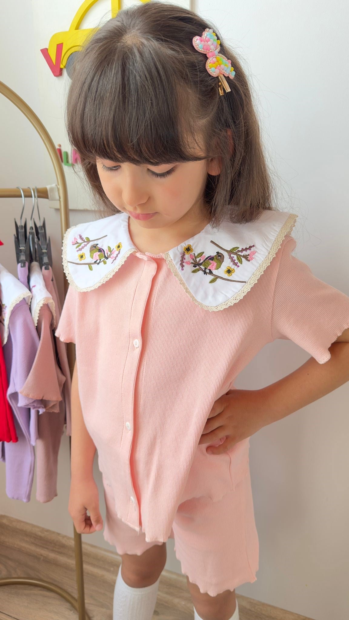 PEMBE YAKA NAKIŞ DETAYLI FİTİLLİ  ŞORTLU MÜSLİN TAKIM